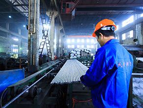 هل "المعيار الوطني" مرادف للجودة العالية؟ A Deep Dive into Quality Differences Behind Seamless Steel Tube Standards (باللغة الإنجليزية)