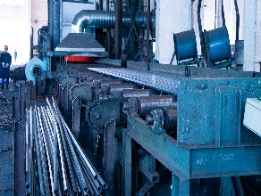 تحليل الأسباب والحلول الرئيسية لتصدع أنبوب الفولاذ غير الملحوم