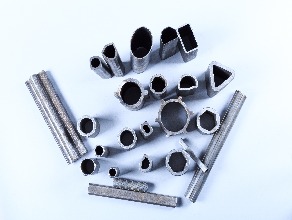 مصنعو أنابيب الصلب السلس: التخصيص عند الطلب، والتميز التجاري المبتكر