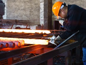 كيف تُنجز خاصية الانابيب الفولاذية غير الملحومة؟